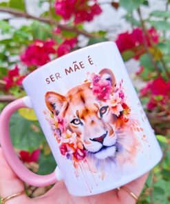 Caneca de Porcelana - Mães - Ser mãe é ter força de uma Leoa e o coração