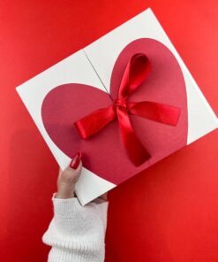 Caixa Cartonada fechamento central coração 19x16